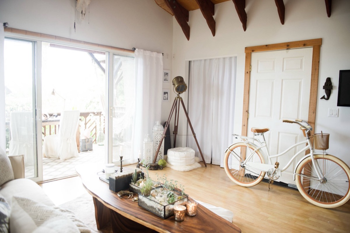 Coastal Boho 2025: Dřevo, teplo a letní mojo, Studio Evalofa