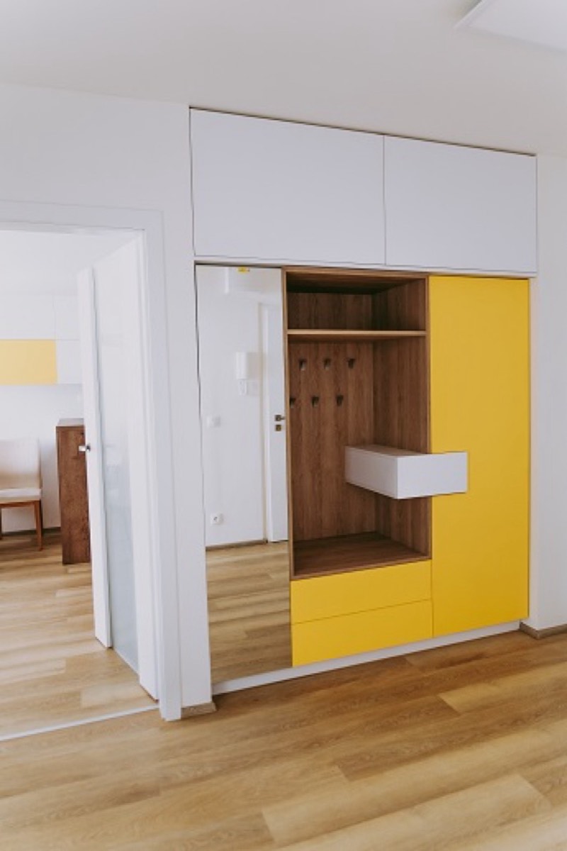 Úložné prostory v chodbě a předsíni, Studio Evalofa